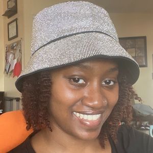 Meet your Posher, Devani